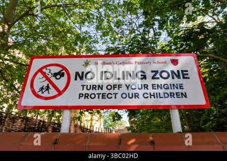 No Idling zone entrée de l'école Cambridge Banque D'Images
