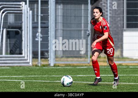 Aalter, Belgique. 17 mai 2025. Constance Brackman (20 ans) de Standard photographié lors d'un match de football féminin entre le Club Brugge Dames YLA et Standard Femina de Liege le 6 ème jour des Champions jouer de la saison 2024 - 2025 de la Super League belge des femmes du loto, le samedi 17 mai 2025 à Aalter, BELGIQUE . Crédit : Sportpix/Alamy Live News Banque D'Images
