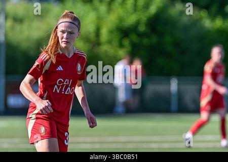 Aalter, Belgique. 17 mai 2025. Chloe Vanbellingen (34) de Standard photographiée lors d'un match de football féminin entre le Club Brugge Dames YLA et Standard Femina de Liège le 6 ème jour des Champions jouer de la saison 2024 - 2025 de la Super League belge du Lotto Womens, le samedi 17 mai 2025 à Aalter, BELGIQUE . Crédit : Sportpix/Alamy Live News Banque D'Images