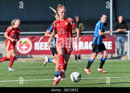 Aalter, Belgique. 17 mai 2025. Chloe Vanbellingen (34) de Standard photographiée lors d'un match de football féminin entre le Club Brugge Dames YLA et Standard Femina de Liège le 6 ème jour des Champions jouer de la saison 2024 - 2025 de la Super League belge du Lotto Womens, le samedi 17 mai 2025 à Aalter, BELGIQUE . Crédit : Sportpix/Alamy Live News Banque D'Images