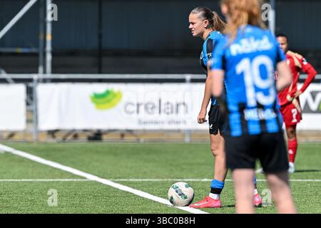 Aalter, Belgique. 17 mai 2025. Clémentine Reynebeau (46) du Club YLA prête à commencer le match de football féminin entre le Club Brugge Dames YLA et la Standard Femina de Liège le 6 ème jour des Champions Play off de la saison 2024 - 2025 de la Super League belge Lotto Womens, le samedi 17 mai 2025 à Aalter, BELGIQUE . Crédit : Sportpix/Alamy Live News Banque D'Images