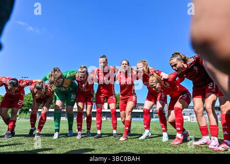 Aalter, Belgique. 17 mai 2025. Team Standard photographié avant un match de football féminin entre le Club Brugge Dames YLA et la Standard Femina de Liège le 6 ème jour des Champions jouer de la saison 2024 - 2025 de la Super League belge Lotto Womens, le samedi 17 mai 2025 à Aalter, BELGIQUE . Crédit : Sportpix/Alamy Live News Banque D'Images