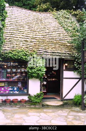 Carmel by the Sea, CA, USA, approx. 1992. Vue extérieure du Cottage of Sweets. Banque D'Images