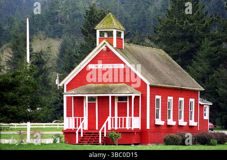 CA, USA, approx. 1992. L'école historique Stone Lagoon (née en 1893). Banque D'Images