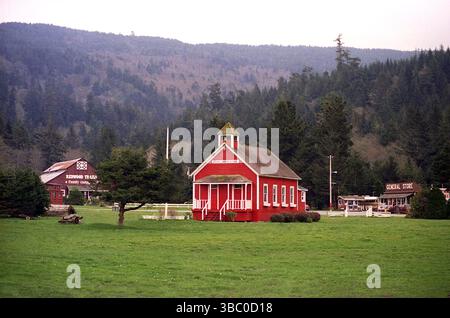 CA, USA, approx. 1992. L'école historique Stone Lagoon (née en 1893). Banque D'Images