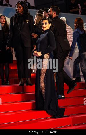 Cannes, France. 17 mai 2025. Camelia Jordana arpente le tapis rouge pour la projection de le Roi Soleil (Midnight screening) à Cannes, France, le 17 mai 2025, dans le cadre du 78ème Festival de Cannes, au Palais des Festivals à Cannes, France, le 17 mai 2025. Photo de Ammar Abd Rabbo/ABACAPRESS.COM crédit : Abaca Press/Alamy Live News Banque D'Images