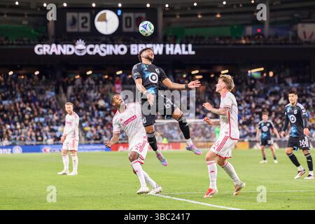 Paul, Minnesota, États-Unis. 17 mai 2025. CARLOS HARVEY, joueur du Minnesota United, saute pour le ballon. Le Minnesota United and préparé Louis SC s’affronta à Allianz Field à l’endroit où se trouvait Paul Minnesota le 17 mai 2025. Minnesota United a remporté la victoire 3-0. (Crédit image : © Michael Turner/ZUMA Press Wire) USAGE ÉDITORIAL SEULEMENT ! Non destiné à UN USAGE commercial ! Banque D'Images