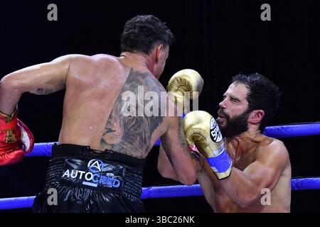 17 mai 2025 : Acelino ''PopÃ³'' Freitas, ancien champion poids plume WBA/WBO, frappe l'acteur brésilien Duda Nagle lors du FMS 6 à Vibra Arena le 17 mai 2025 à Sao Paulo, Brésil. (Photo de Leandro Bernardes/Pximages) (crédit image : © Leandro Bernardes/PX Imagens via ZUMA Press Wire) USAGE ÉDITORIAL SEULEMENT ! Non destiné à UN USAGE commercial ! Banque D'Images