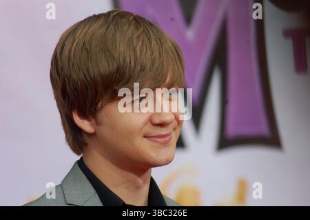 L'acteur Jason Earles arrive à la première de Hannah Montana : The Movie qui se tient au El Capitan Theatre à Hollywood, Californie, le 2 avril 2009. Banque D'Images