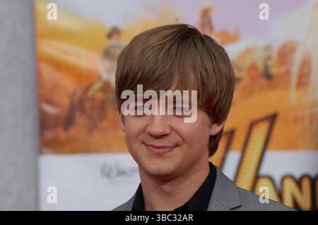 L'acteur Jason Earles arrive à la première de Hannah Montana : The Movie qui se tient au El Capitan Theatre à Hollywood, Californie, le 2 avril 2009. Banque D'Images