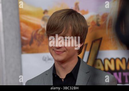 L'acteur Jason Earles arrive à la première de Hannah Montana : The Movie qui se tient au El Capitan Theatre à Hollywood, Californie, le 2 avril 2009. Banque D'Images