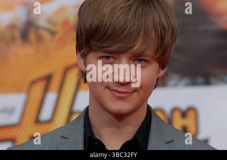L'acteur Jason Earles arrive à la première de Hannah Montana : The Movie qui se tient au El Capitan Theatre à Hollywood, Californie, le 2 avril 2009. Banque D'Images