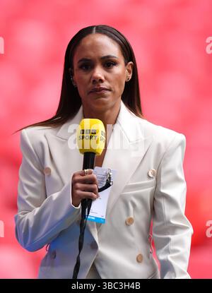 BBC Sport et Alex Scott, ancien footballeur d'Angleterre et d'Arsenal, avant la finale de la FA Cup féminine Adobe au stade de Wembley, Londres. Date de la photo : dimanche 18 mai 2025. Banque D'Images
