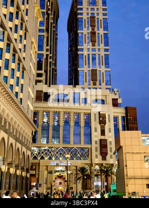 La Mecque, Arabie Saoudite, 22 juin 2024 : Jabal Omar Hilton Suites à Makkah, les chambres offrent des équipements tels qu'une télévision à écran plat, la climatisation et un K. Banque D'Images