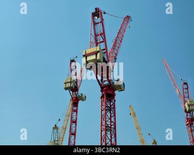 La Mecque, Arabie Saoudite, 19 juin 2024 : tours de grue sur le site de la grande mosquée de la Mecque pour les agrandissements de la mosquée et des fins de construction, à serv Banque D'Images