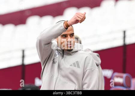 London Stadium, Stratford le dimanche 18 mai 2025. Stratford, Royaume-Uni. 18 mai 2025. Murillo de Nottingham Forest fait des gestes lors du match de premier League entre West Ham United et Nottingham Forest au London Stadium de Stratford le dimanche 18 mai 2025. (Photo : Jon Hobley | mi News) crédit : MI News & Sport /Alamy Live News Banque D'Images