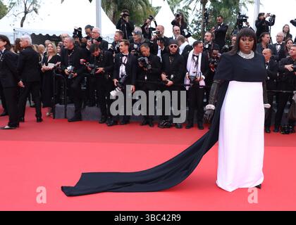 Cannes, France. 17 mai 2025. Yseultattend le tapis rouge "Nouvelle vague" au 78e Festival de Cannes au Palais des Festivals le 17 mai 2025 à Cannes, France. Photo : DGP/imageSPACE /MediaPunch crédit : MediaPunch Inc/Alamy Live News Banque D'Images