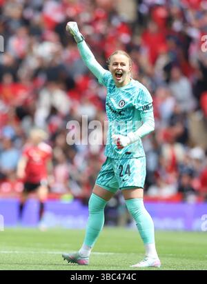 Londres, Royaume-Uni. 18 mai 2025. La gardienne de Chelsea Hannah Hampton célèbre son but lors de la finale de la FA Cup féminine Adobe entre Chelsea et Manchester United au stade de Wembley, Londres, dimanche 18 mai 2025. (Photo : Jade Cahalan | mi News) crédit : MI News & Sport /Alamy Live News Banque D'Images