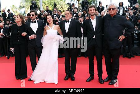 Cannes, France. 17 mai 2025. Les acteurs arrivent pour la projection du film "Nouvelle vague" à la 78ème édition du Festival de Cannes à Cannes, dans le sud de la France, le 17 mai 2025. Crédit : Gao Jing/Xinhua/Alamy Live News Banque D'Images