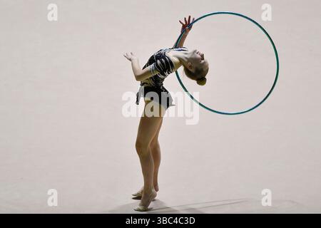 17 mai 2025, Turin, Italie, Italie : Italie, Turin 17 mai 2025.Pala Gianni Asti de Turin .finale six du Championnat national de gymnastique rythmique série A 2025.Alina Vasilenko (Fabriano) cercle (crédit image : © Tonello Abozzi/Pacific Press via ZUMA Press Wire) USAGE ÉDITORIAL SEULEMENT ! Non destiné à UN USAGE commercial ! Banque D'Images