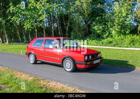 Années 1991 90 Nineties Red VW Volkswagen Golf GTI 16V car Hatchback Petrol1781 cc ; exposition de voitures classiques, de collection et de performance à Lytham Hall, Blackpool UK. Mai 2025 Banque D'Images