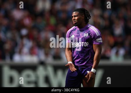 LONDRES, Royaume-Uni - 18 mai 2025 : Adama Traore du Fulham FC réagit lors du match de premier League entre Brentford FC et Fulham FC au Gtech Community Stadium (crédit : Craig Mercer/ Alamy Live News) Banque D'Images