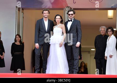 Aubry Dullin, Zoey Deutch und Guillaume Marbeck BEI der „Nouvelle vague“ film Premiere AM 17.05.2025 im Rahmen vom 78. Festival du film à Cannes Banque D'Images