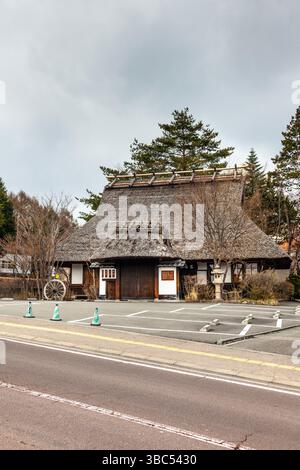 Restaurant Udon Fudou Chaya dans une maison de thé japonaise de tradition historique avec toit de chaume, Kawaguchiko, Yamanashi, Japon Banque D'Images