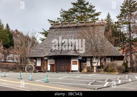 Restaurant Udon Fudou Chaya dans une maison de thé japonaise de tradition historique avec toit de chaume, Kawaguchiko, Yamanashi, Japon Banque D'Images
