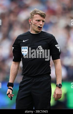 London Stadium, Londres, Royaume-Uni. 18 mai 2025. Premier League Football, West Ham United contre Nottingham Forest ; arbitre Sam Barrott Credit : action plus Sports/Alamy Live News Banque D'Images