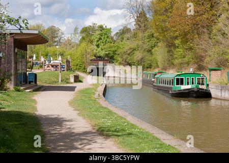 Canal Wey et Arun au centre du canal Loxwood lock, Billingshurst, West Sussex, Angleterre Banque D'Images