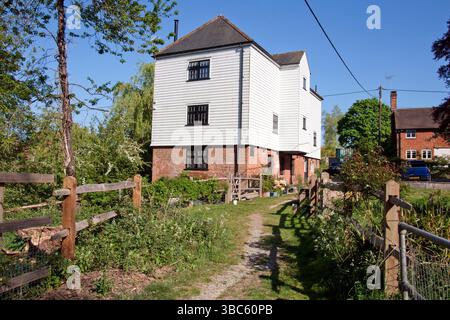 Moulin Brewhurst sur le canal Wey & Arun, Loxwood, Billingshurst, West Sussex, Angleterre Banque D'Images