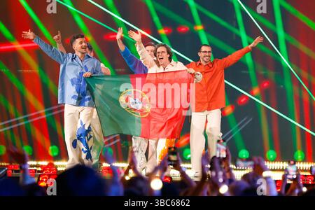 Bâle, Schweiz. 18 mai 2025. Bâle, Suisse - 17 mai 2025 : concours Eurovision de la chanson, ESC 2025 : Show finals avec NAPA du Portugal avec leur chanson 'Deslocado'. Mandoga Media Allemagne crédit : dpa/Alamy Live News Banque D'Images