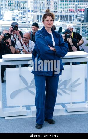 Alice Rohrwacher vue au Photocall pour les présidents du jury lors du 78ème Festival de Cannes au Palais des Festivals, Cannes, France le 17 mai 2025. Crédit photo : Julie Edwards. Banque D'Images