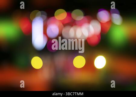 Joyeuses fêtes de bokeh colorées pour affiche de divertissement Banque D'Images