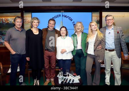 Helmut Zierl, Anna Schäfer, Rene Steinke, Herma Koehn, Heikedine Körting, Alexandra Rotmann und Thorsten Laussch beim 14. Hamburger Hafen Talk im Blockbräu. Hambourg, 18.05.2025 *** Helmut Zierl, Anna Schäfer, Rene Steinke, Herma Koehn, Heikedine Körting, Alexandra Rotmann et Thorsten Laussch au 14 Hamburger Hafen Talk at Blockbräu Hamburg, 18 05 2025 Foto :xgbrcix/xFuturexImagex hafentalk 5536 Banque D'Images
