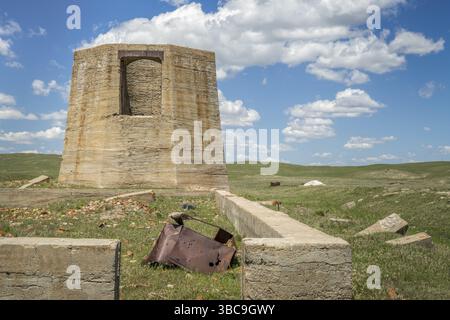 Ruines de béton de l'une des cinq usines de réduction et stations de pompage fabriquant de la potasse pendant la première Guerre mondiale près d'Antioch, Nebraska Banque D'Images