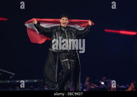 Bâle, Suisse. 18 mai 2025. Concours Eurovision de la chanson 2025 : JJ chante dans le cœur de l'Europe avec ¿Wasted Love¿ et remporte le concours Eurovision de la chanson 2025 à Bâle, Suisse, le 17 mai 2025. - 20250518 PD3411 crédit : APA-PictureDesk/Alamy Live News Banque D'Images