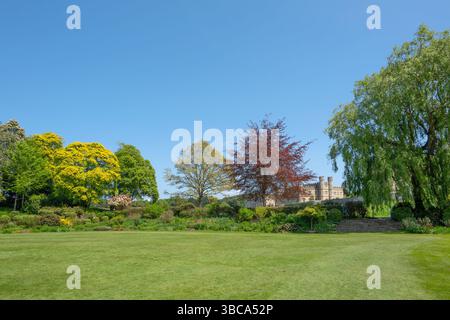 Château de Leeds, près de Maidstone, Kent, Royaume-Uni. Pavillon Lawn dans les jardins Princess Alexandra, Banque D'Images