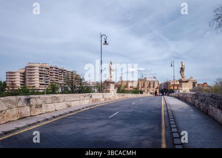 Pont de la Trinité avec caractéristiques gothiques (Pont de la Trinitat), l'un des plus anciens de la ville de Valence, capitale de la Communauté valencienne d'Espagne, UE Banque D'Images