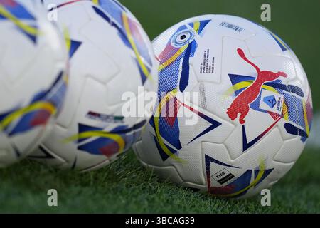 Roma, Italie. 19 mai 2025. Ballon pendant le match de football Serie A EniLive entre Roma et Milan au stade olympique de Rome, Italie - samedi 18 mai 2025 - Sport Soccer ( photo par Alfredo Falcone/LaPresse ) crédit : LaPresse/Alamy Live News Banque D'Images