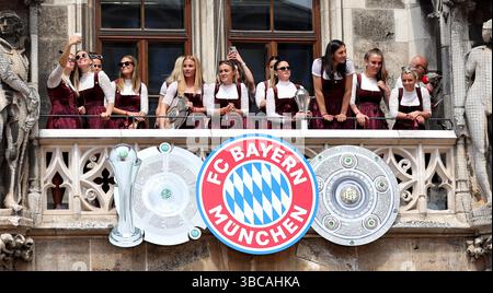 Munich, Deutschland. 18 mai 2025. firo : 18.05.2025, Football, Football, 1. Ligue, 1. Bundesliga, saison 2024/2025, célébration du Championnat FC Bayern Munich, joueuses du FC Bayern Munich femme pendant Credit : dpa/Alamy Live News Banque D'Images
