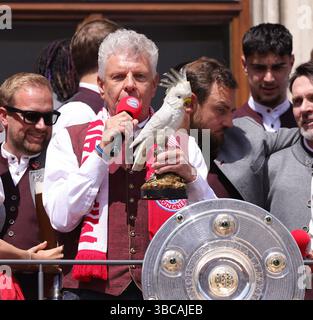Munich, Deutschland. 18 mai 2025. firo : 18.05.2025, Football, Football, 1. Ligue, 1. Bundesliga, saison 2024/2025, célébration du Championnat FC Bayern Munich, Munich Mayor Dieter Reiter pendant Credit : dpa/Alamy Live News Banque D'Images