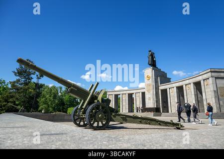 Le Mémorial soviétique de la guerre à Berlin (Tiergarten), commémorant les soldats des forces armées soviétiques morts lors de la bataille de Berlin en 1945 Banque D'Images