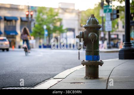 Washington DC, Vereinigte Staaten. 23 avril 2025. Photo symbolique sur le thème de l'urbanisme. Une bouche d'incendie se trouve sur le bord de la route à Washington, DC, le 23 avril 2025. Crédit : dpa/Alamy Live News Banque D'Images