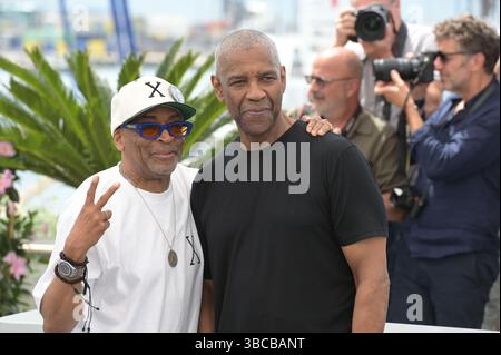 Cannes, France. 19 mai 2025. Spike Lee et Denzel Washington assistent aux 2 PLUS HAUTS appels photographiques LES PLUS BAS lors du 78ème Festival de Cannes 2025 à Cannes. Crédit : Fausto Marci/Alamy Live News Banque D'Images