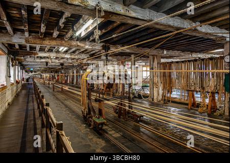 La Ropery of the Historic Chatham Dockyard, où la corde est fabriquée depuis plus de 400 ans Banque D'Images