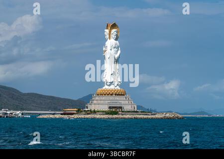 Le temple Nanshan - temple bouddhiste à Sanya, province de Hainan en Chine. La statue de Guan Yin de la mer du Sud de Sanya traduction : le Nanshan TEM Banque D'Images