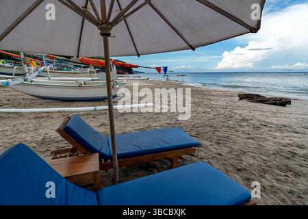 Parasol at Virgin Beach est une plage immaculée située à Karangasem dans le nord de Bali Banque D'Images