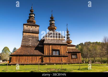 Saints Cosmas et Damian Eglise grecque catholique à Krempna, Pologne Banque D'Images